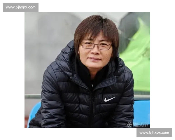 水庆霞助阵苏超，盐城阜宁球迷点燃主场激情